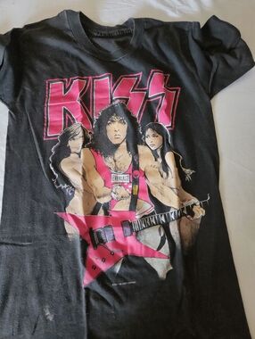 KISS Graphic Band Tee in Black with Pink Design